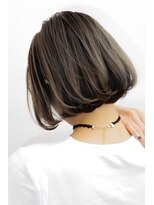 トルネード(TORNADO)&nbsp;外国人風ボブ ハイライトグラデーション グレージュ　白髪ぼかし