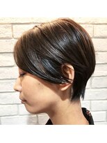 ミヤザキスタイル  くびれのある前下がりショート