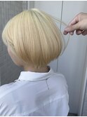ブロンドヘアレイヤーボブ抜きっぱなしブリーチハイトーンカラー