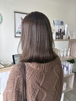 クレヴィア ヘア ビューティー(crevia hair beauty)&nbsp;パッっとミディアム大人グレージュ