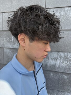 ヒュイル バイ ニアウ(Hwyl by Niau) メンズマッシュシャドウパーマスパイラルパーマニュアンスパーマ