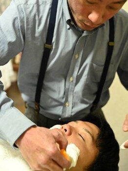 代(SHIRO)の写真/【市役所前電停から徒歩2分】個室マンツーマンBARBERで、清潔感のあるかっこいい大人男性スタイルが叶う*