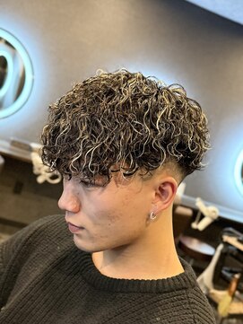 ワールドシップモトマチ(WORLD SHIP MOTOMACHI) スペインカール　バロックパーマ