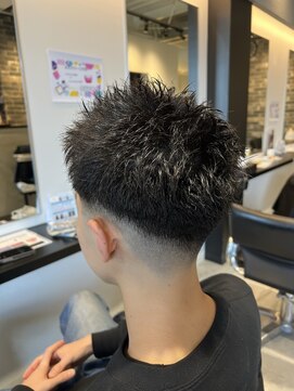 パウダーヘアー(powder hair) 王道のフェード×束感ショート