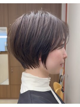 リアン アオヤマ(Liun Aoyama) 大人くびれショート/前髪あり/アッシュベージュ/30代/40代/50代