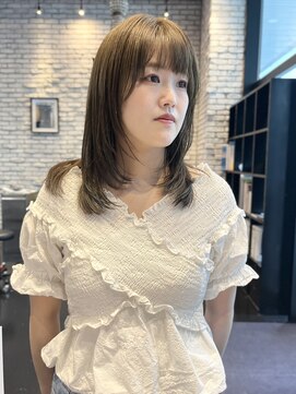 エン(YENN) ナチュラルレイヤー× 柔らかカラーで大人かわいく◎