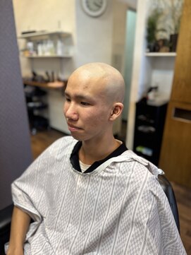 ディスイズザバーバー(This is The BarBer) 学生最後の思い出に目立ちたいスキンヘッド
