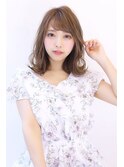 ふんわりミディアムのハイトーンヘア