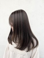 マスカリ(muscali)&nbsp;ハイライト/ダークアッシュ似合わせカットミディアムレイヤーe96