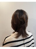 毛流れ綺麗な大人のミディアムレイヤー