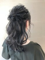 ルーズハーフアップ♪担当長谷川壮