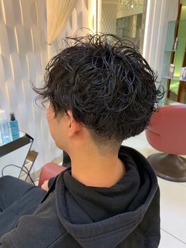 クオリス 赤塚店(QUALIS) 20代30代スパイラルパーマツイストパーマアップバング短髪