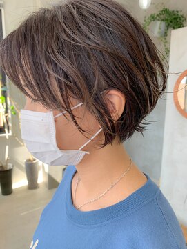 テトヘアー(teto hair) ショートボブ、グレージュ、前下がり、アッシュブラウン