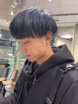 ヘアーアンドメイク ビス(HAIR&MAKE bis) 光に当たると青い！コリアンブルーブラック【立川/沙久楽】