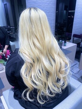 ステア ケース(stair case) 艶髪ハイトーンロング巻き髪アレンジレイヤーなし