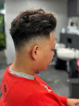 ヘアーラボ 樟葉(Hair Labo) スキンフェード ナチュラルカール 南楠葉