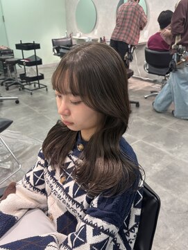 ジーニー 千葉(GENiE) ブリーチなしオリーブベージュ【白井愛海】