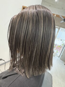 タイト(tyto) 【ブリーチあり】3Dハイライト切りっぱなしボブ