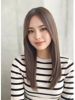 ココラー(COCOlar) 透明感抜群の、「グレージュのストレートロング」