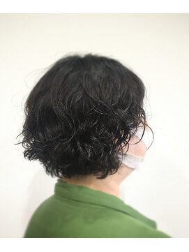 ミシュタ(mishuTA) ショートボブパーマスタイル