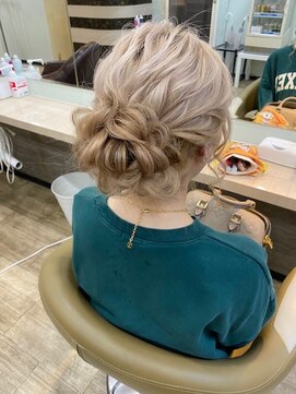 アップスニニー(up's niny) アップで迷ったら!!【動きたっぷりルーズアップヘア】