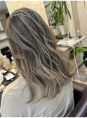 サイドバングうる艶髪くびれヘアナチュラルカールバレイヤージュ