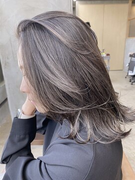 フリーラ 横浜(freera) 黒髪/グレーベージュ/レイヤーロング/前髪パーマ[横浜駅]