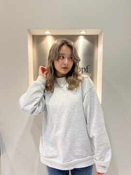 ウタリ(utari) 大人もできるハイトーン【難波 桜川/ケアブリーチ】