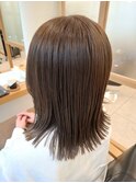 オリーブグレージュ