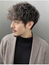 フォーマルからカジュアルまで大人のためのパーマスタイル