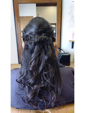 リツプス(LIPS) しっかりめハーフアップ