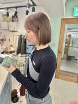 ヒビヲ 天神警固(HIBIO)&nbsp;ショートボブ切りっぱなしボブタッセルボブブリーチダブルカラー