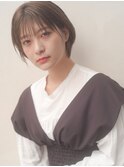 グレージュ　大人かわいい　フェザーバング　マッシュショート