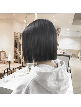 ロロネー 梅田(Lolonois) 【lolonois梅田】切りっぱなしボブ(守山愛一郎)