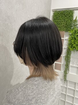 イト(ito) ボブウルフインナーカラーベージュ～糸ito～HIRO