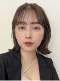 顔周りレイヤーカットくびれヘアミルクティーベージュカラー