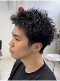 緩め縦落ちツイストスパイラルシャドウパーマセンターパート渋谷