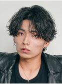 無造作ツイストスパイラルマッシュパーマ黒髪ミディアムウルフ