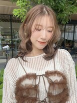 カジュアル　柔らかいベージュ　オリーブベージュ　レイヤー