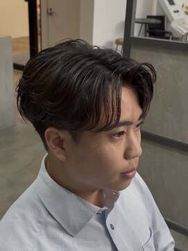 スイッチ(men's SWITCH) 大分メンズニュアンスパーマフェザーセンターパート刈り上げ