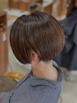 デフィ アオヤマ(defi AOYAMA) 多毛さんでも軽やか。艶やかな丸みコンパクトショート