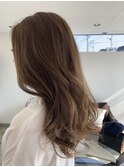 ミルクティーベージュロングヘア
