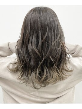 アライブ キチジョウジ(ALIVE Kichijoji) 派手すぎない筋感のナチュラルバレイヤージュ