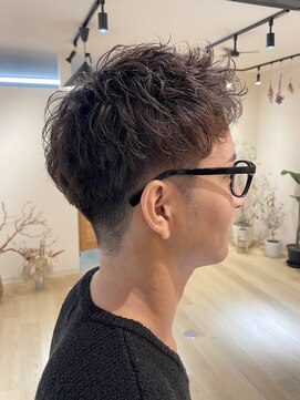 アルマ(ALMA) スパイキーショートツイストパーマツーブロックアップバング