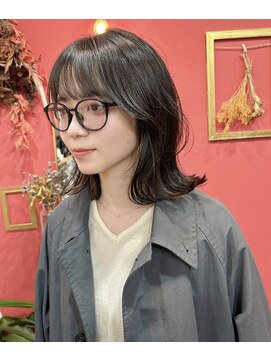 アイエン(aien) ミディアム×くびれヘア×レイヤーカット