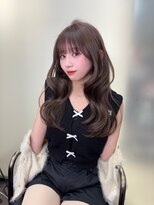 リリー(Lilley) ＼ 透明感たっぷりのbeige color ／韓国レイヤー／巻き髪