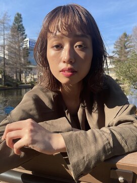 ディー(DEE) 顔まわりレイヤーのボブ