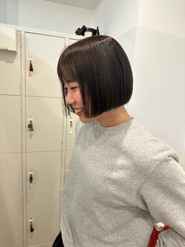 エイチ 梅田(H) 40代50代ハンサムショートアンブレラカラーベリーショートボブ