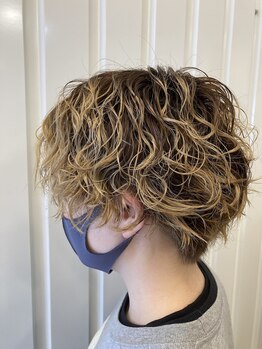 ナディアバイカリス(Nadia by charis)の写真/メンズカット、メンズパーマで圧倒的な支持！髪質や輪郭などの特徴に合わせ、お似合いのスタイルをご提案☆