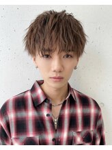 定番人気の【ツイストパーマ】で自然な束感と立体感を実現。理想的なカールを作り、個性的なスタイルに！